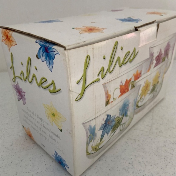 NIB Set of Four Home Essentials Lilies Handpainted Floral Nappies Bowls - Picture 3 of 7